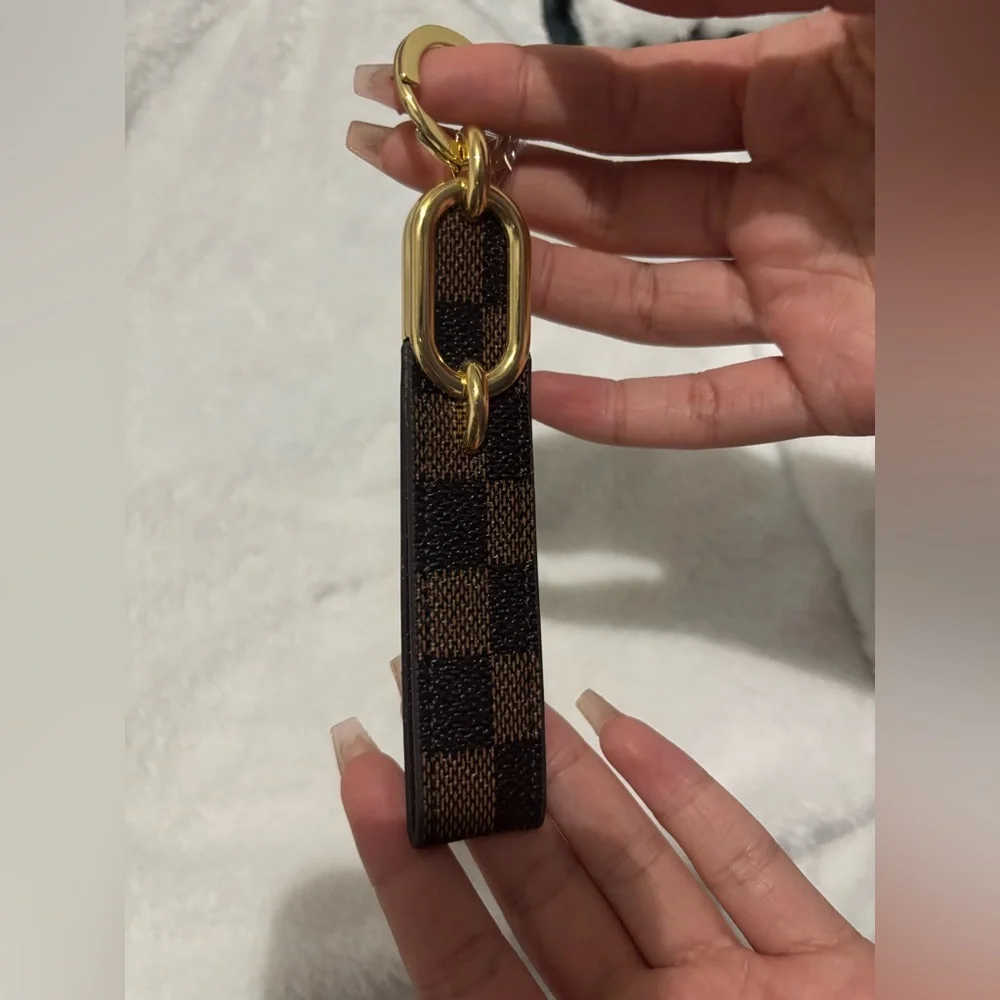 🎁Luxury Brown and Gold Keychain🎁 - Picture 4 of 4